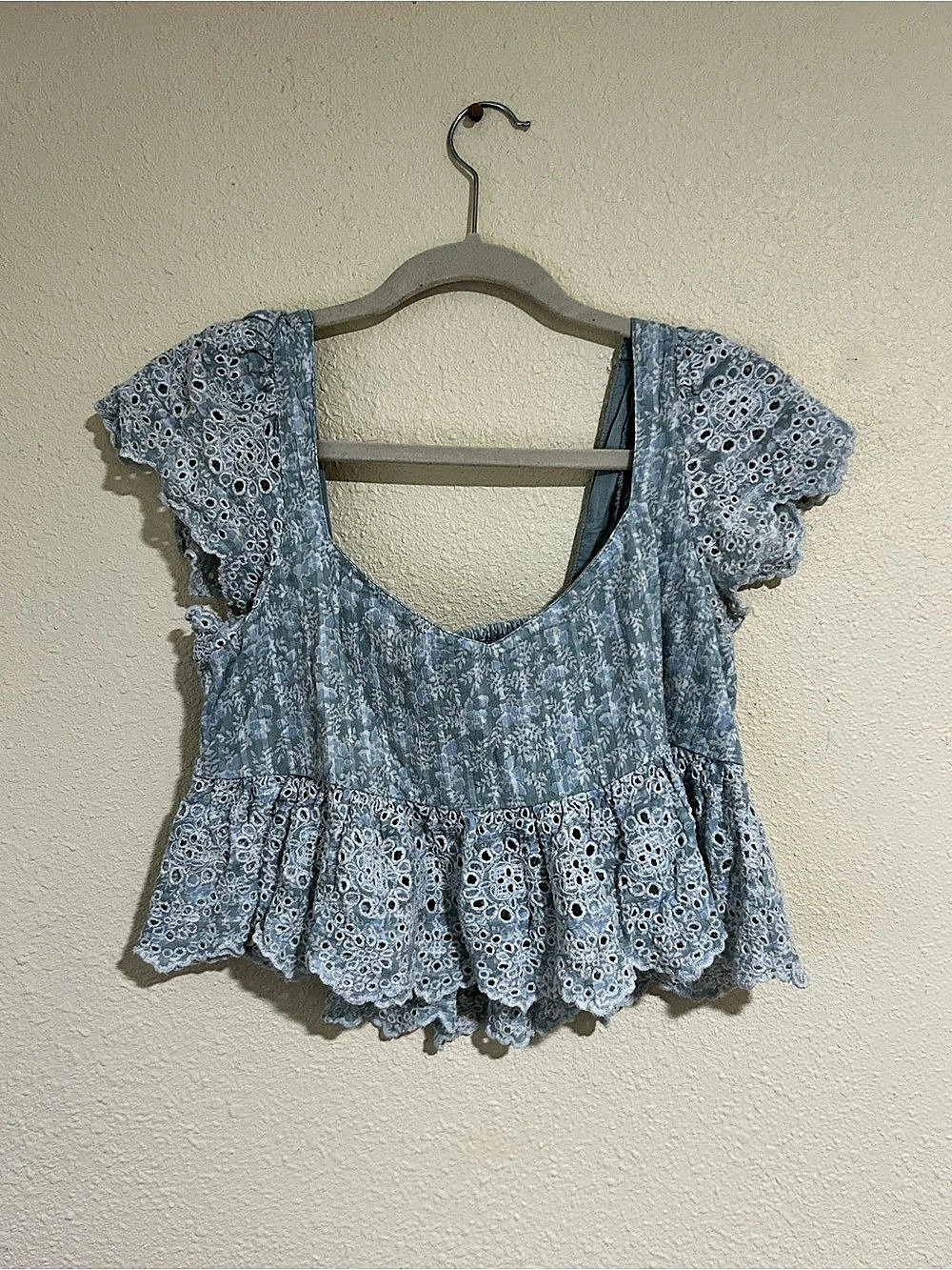 American Eagle Eyelet Peplum Crop Top in Blue, white and green. Size Medium